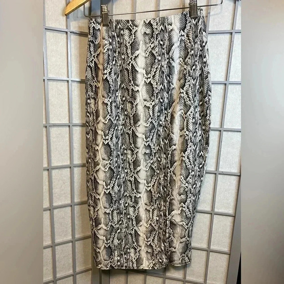 NWTs - Pretty Little Thing - Python animal print midi skirt with slit - US0 - Picture 2 of 4